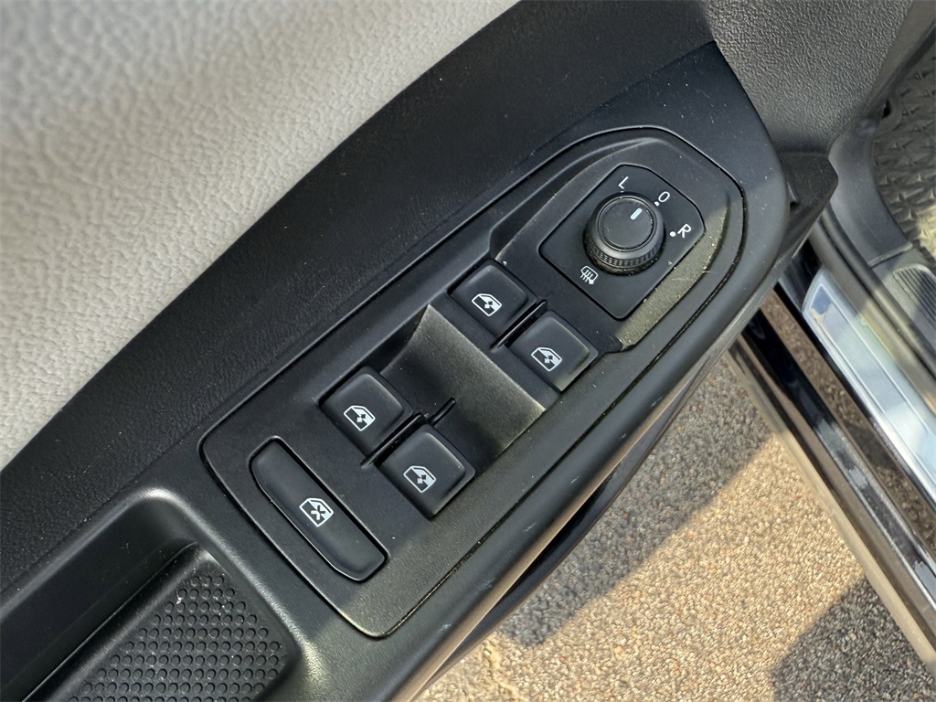 2022 Volkswagen Taos 1.5T SE Black at Community Honda