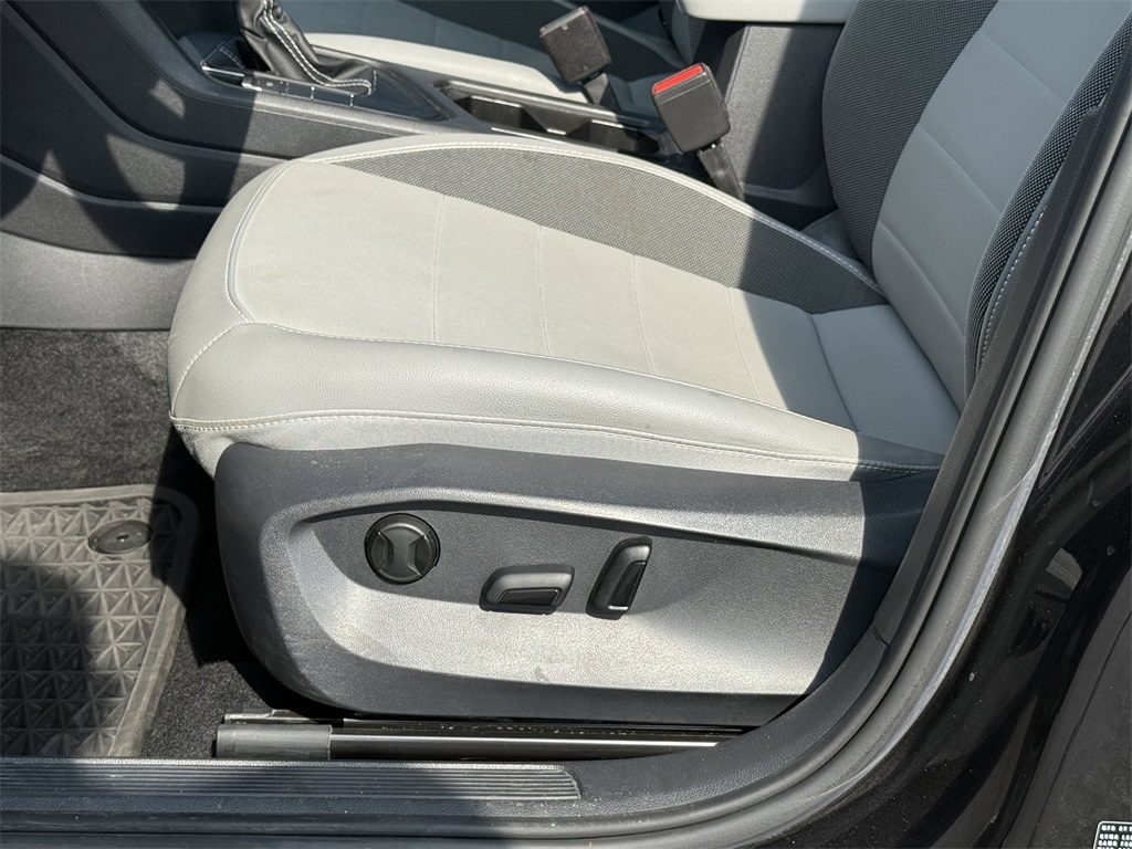 2022 Volkswagen Taos 1.5T SE Black at Community Honda