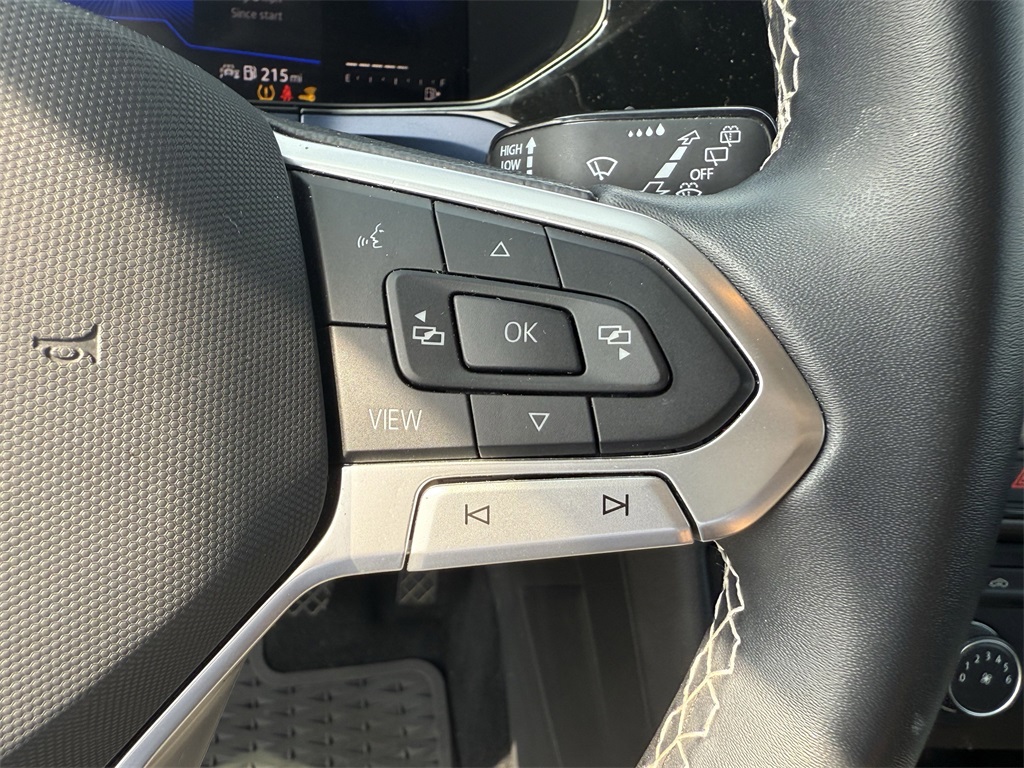 2022 Volkswagen Taos 1.5T SE Black at Community Honda