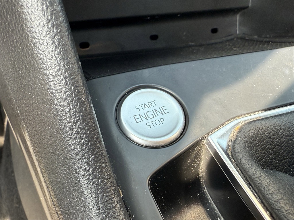 2022 Volkswagen Taos 1.5T SE Black at Community Honda