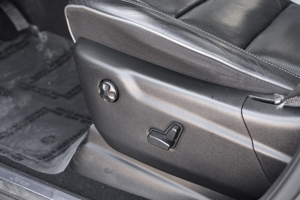 2020 Jeep Grand Cherokee Overland - Photo 13