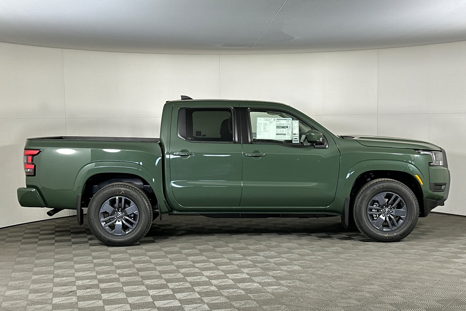 2025 Nissan Frontier SV photo 2