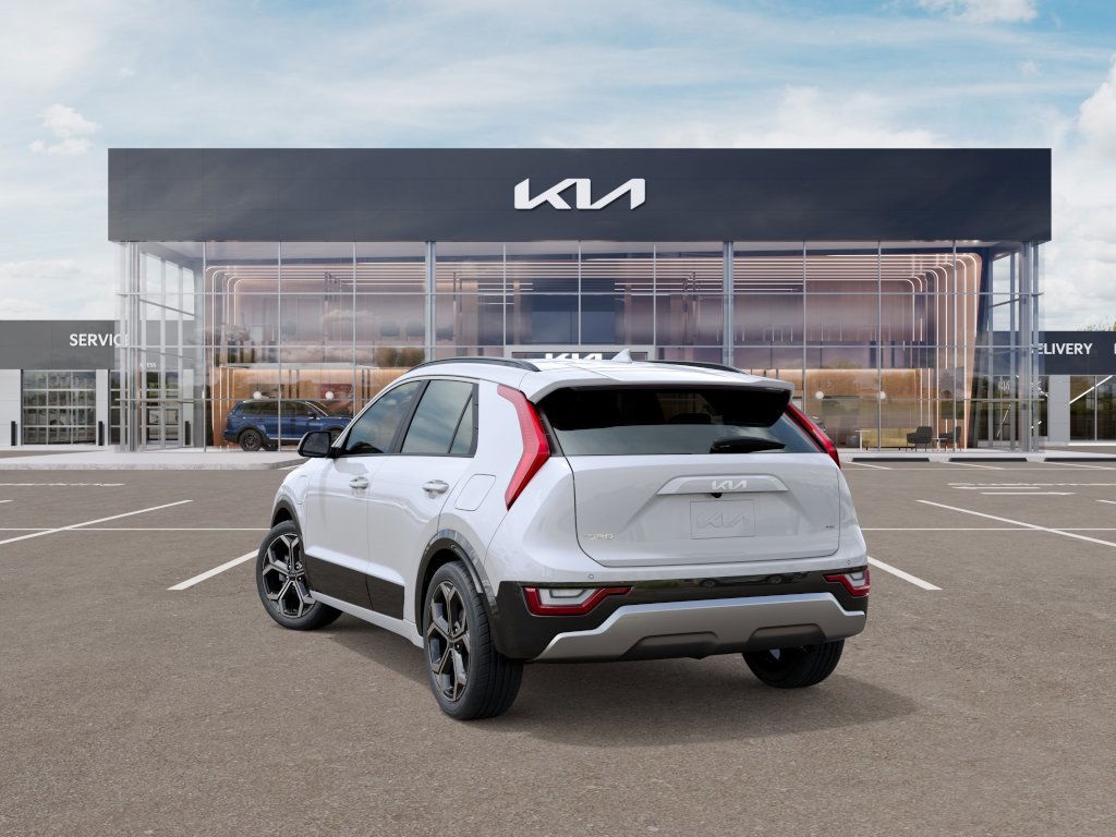 2025 Kia Niro Plug-In Hybrid SX photo 4