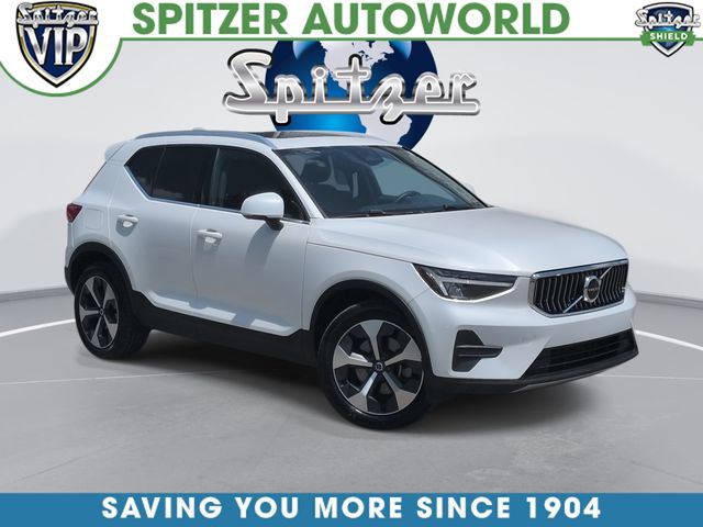 Crystal White Metallic 2024 Volvo XC40 SUV / Crossover Automatic