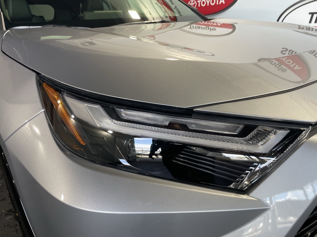 Thumbnail: 2025 Toyota RAV4 - 11