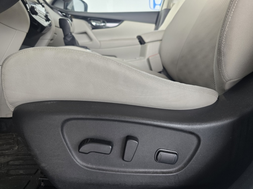 Thumbnail: 2020 Nissan Rogue Sport - 10