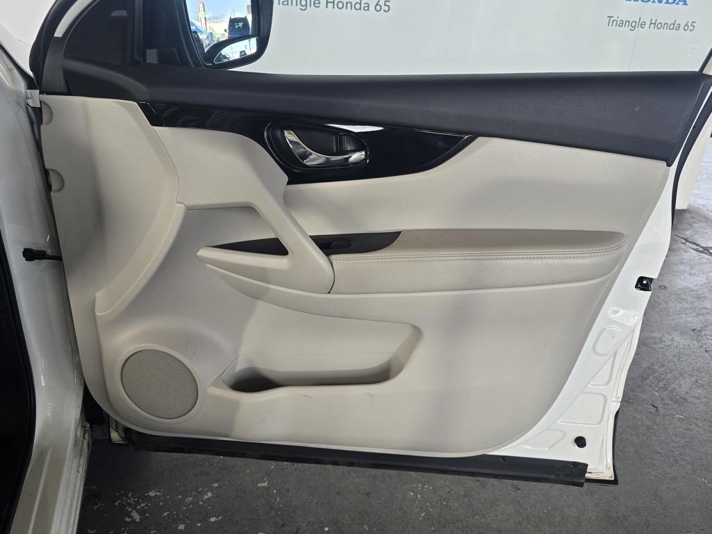 Thumbnail: 2020 Nissan Rogue Sport - 21