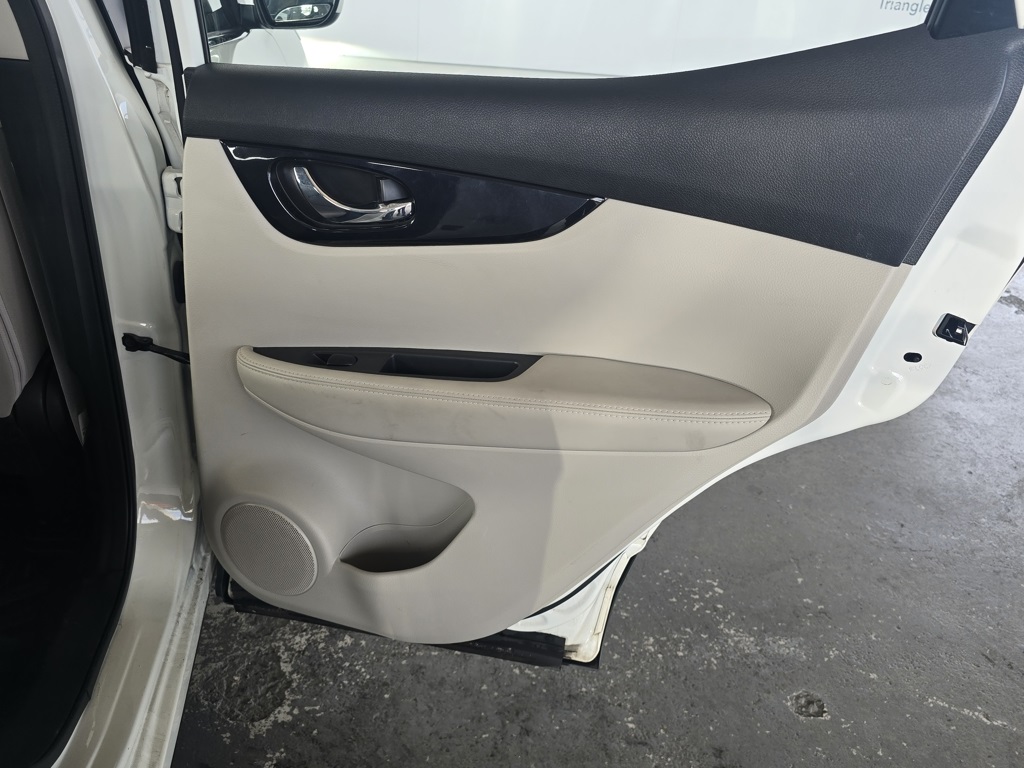 Thumbnail: 2020 Nissan Rogue Sport - 23