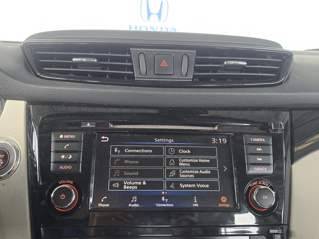 Thumbnail: 2020 Nissan Rogue Sport - 32