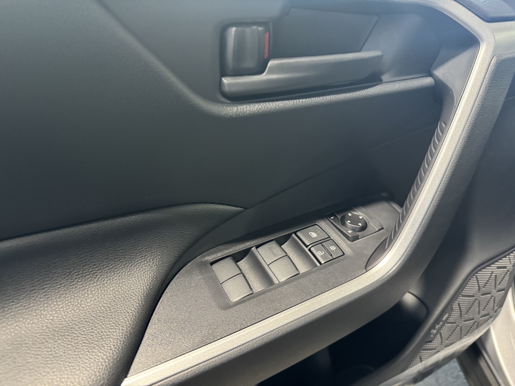 Thumbnail: 2025 Toyota RAV4 - 29