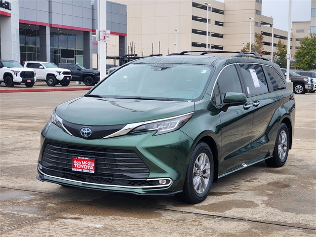 2022 Toyota Sienna XLE  at Don McGill Toyota