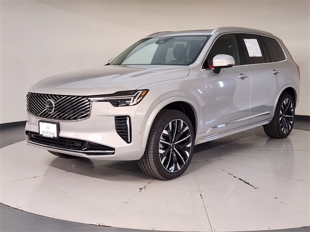 2025 Volvo XC90 B5 Plus