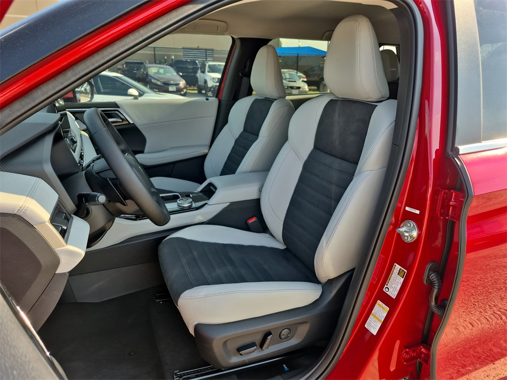 2025 Mitsubishi Outlander SE - 9