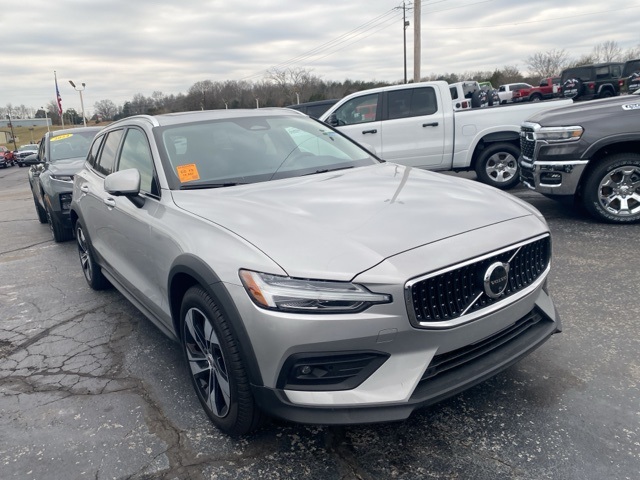 2025 Volvo V60 Cross Country B5 Plus AWD