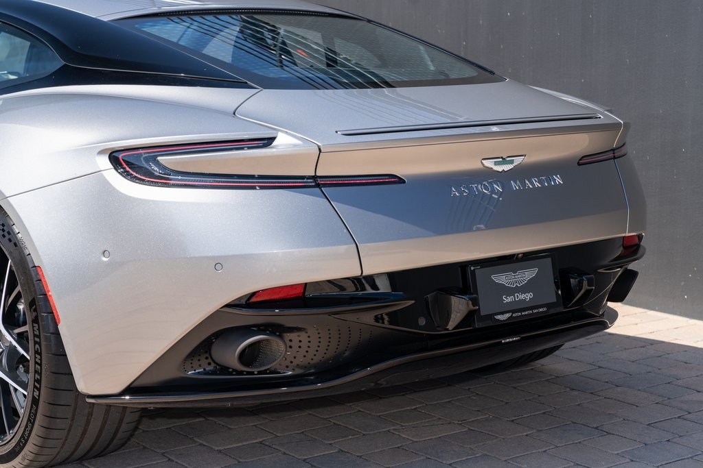 Aston Martin 2024 DB12 