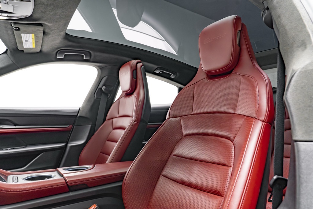 2020 Porsche Taycan - Thumbnail 3