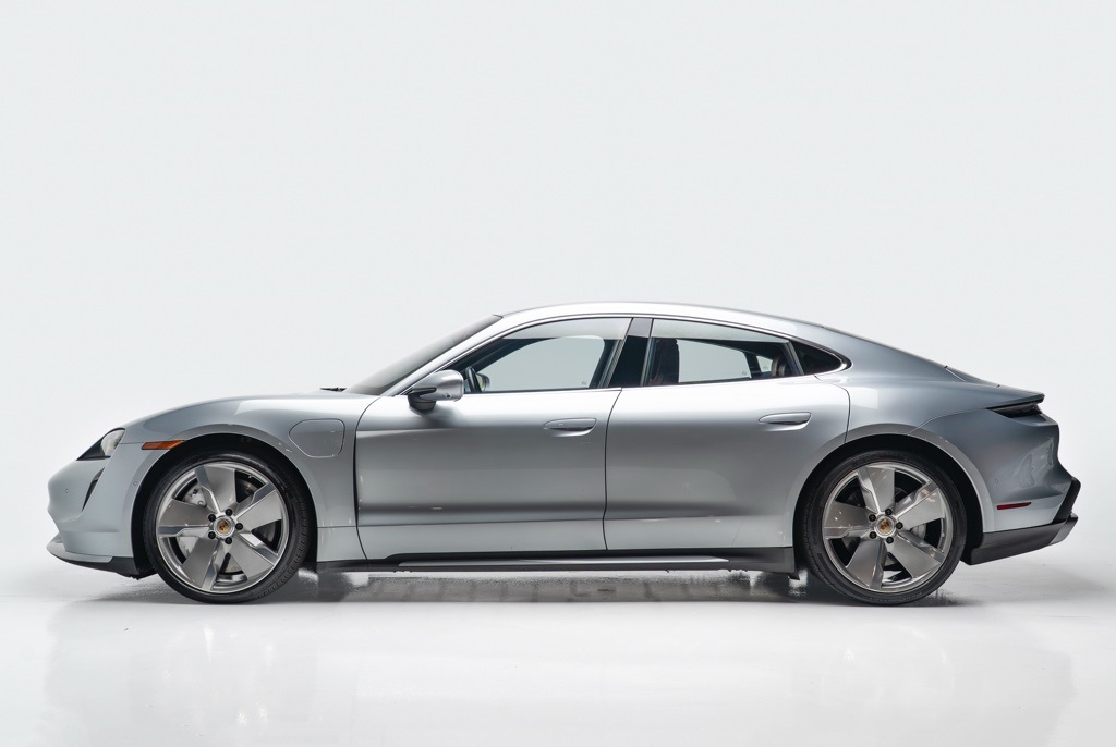 2020 Porsche Taycan - Thumbnail 6