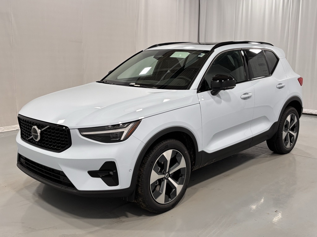 2026 Volvo XC40 B5 Plus AWD
