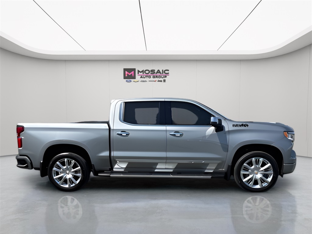 Used 2024 Chevrolet Silverado 1500 High Country with VIN 1GCUDJE82RZ347462 for sale in Zumbrota, Minnesota