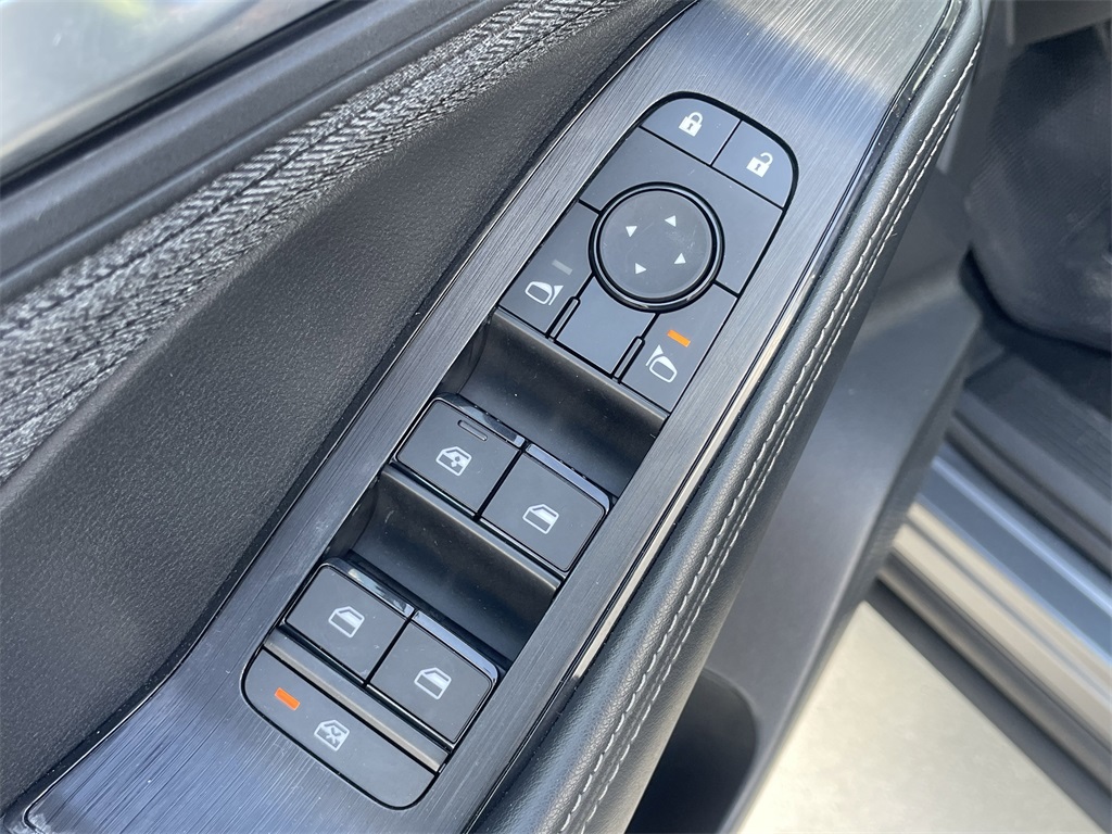 2023 Nissan Rogue SV - 10