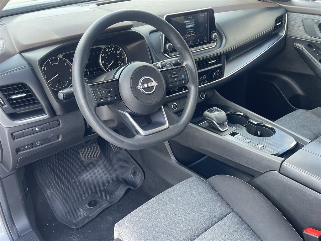 2023 Nissan Rogue SV - 11