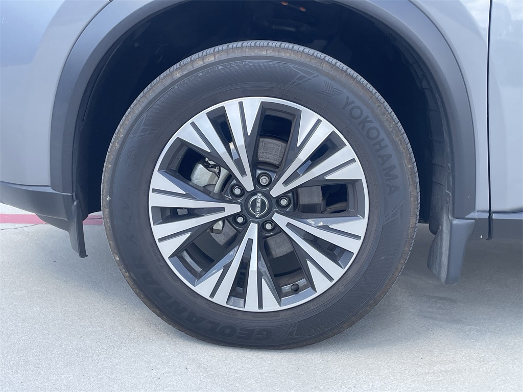 2023 Nissan Rogue SV - 8