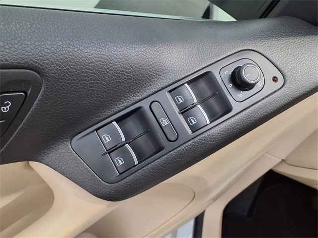 2017 Volkswagen Tiguan 2.0T Wolfsburg Edition - 11