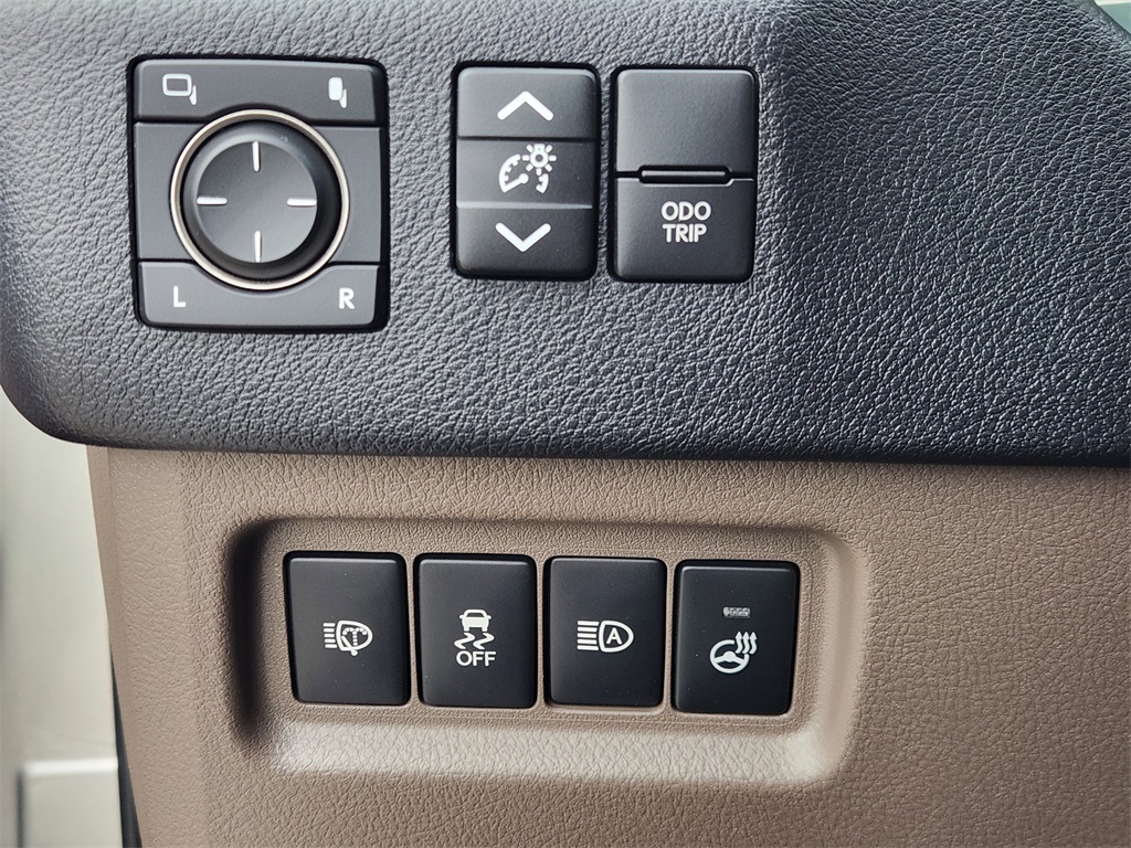 2023 Lexus GX 460 Silver at River Oaks CDJR