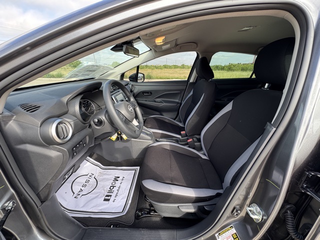 2025 Nissan Versa 1.6 S photo 9