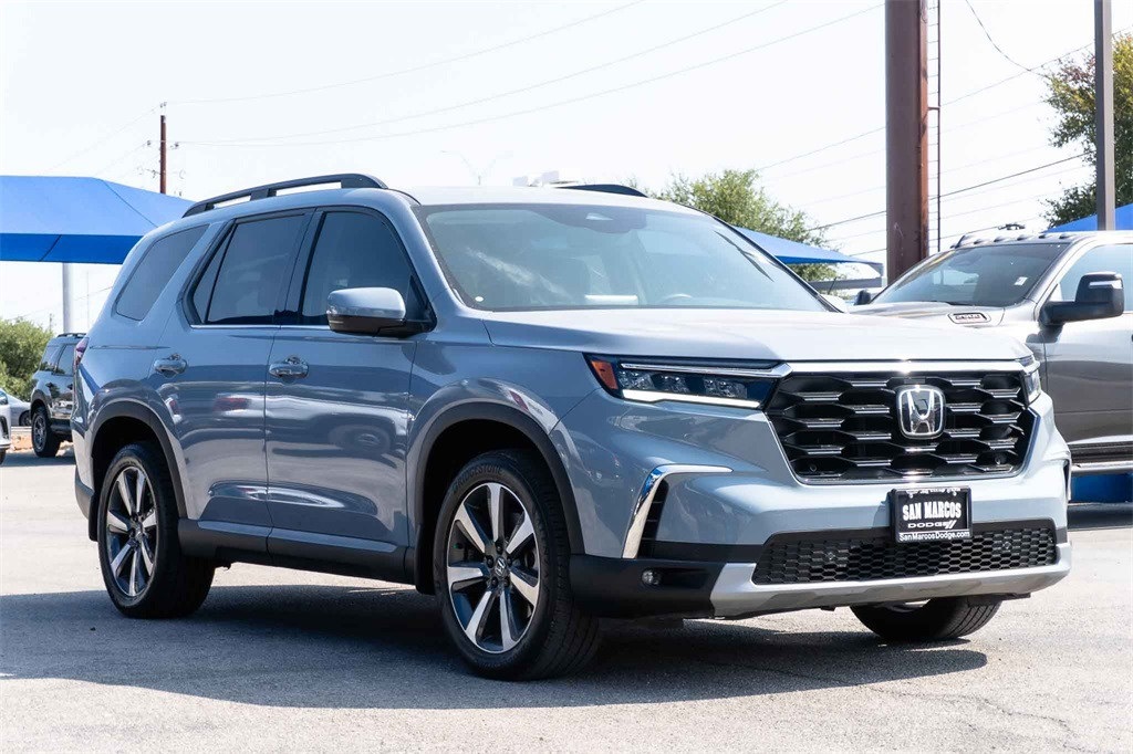 Used Car 2023 Honda Pilot  Touring For Sale Under $40,000 In San Marcos, Texas