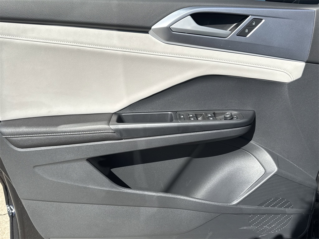 2025 Volkswagen Taos 1.5T SE Black at DeMontrond Auto Country