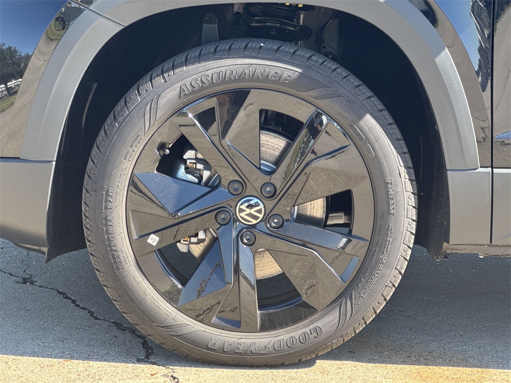 2025 Volkswagen Taos 1.5T SE Black at DeMontrond Auto Country