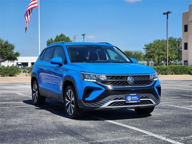 2023 Volkswagen Taos SE photo 3