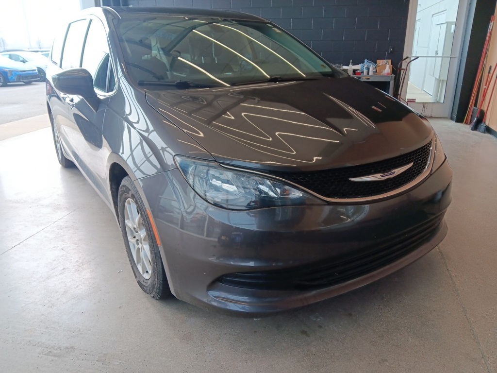 2020 Chrysler Voyager LX FWD