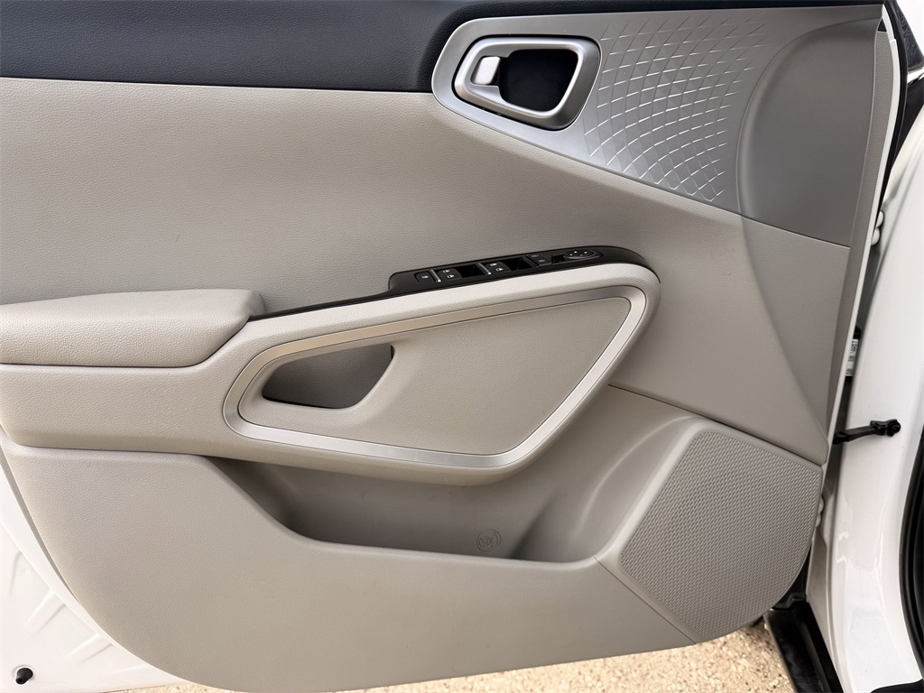 2022 Kia Soul LX White at Superior Kia