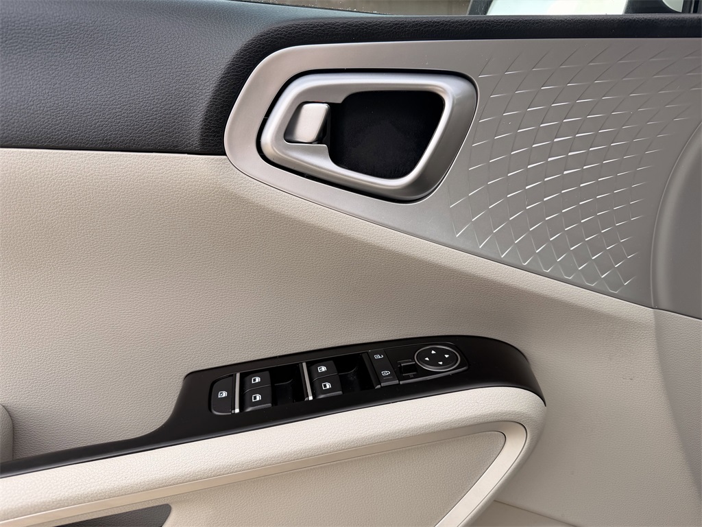 2022 Kia Soul LX White at Superior Kia