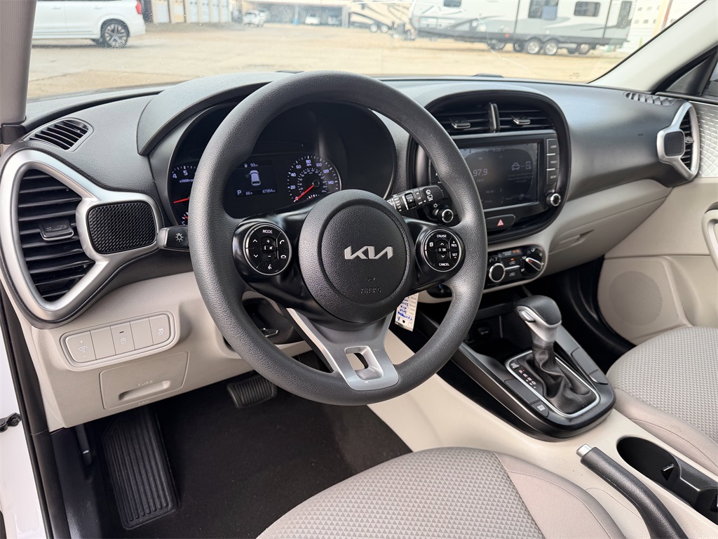 2022 Kia Soul LX White at Superior Kia