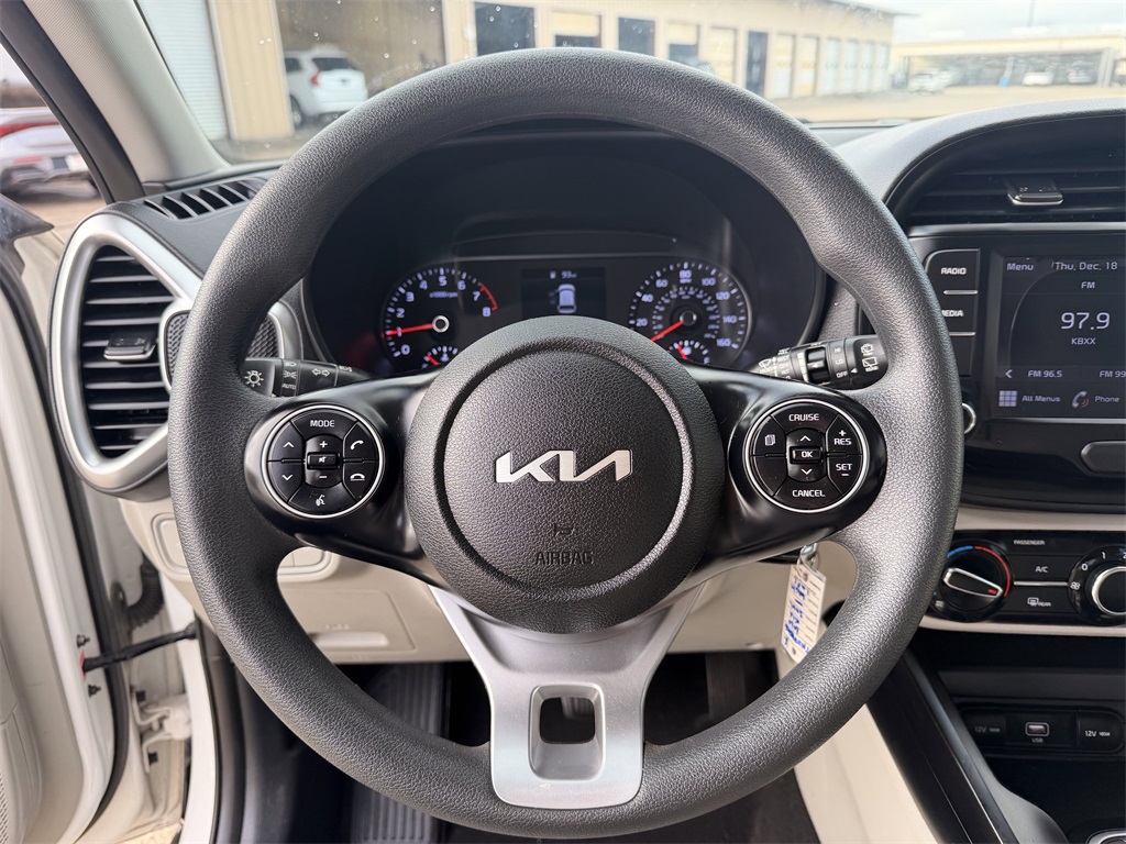 2022 Kia Soul LX White at Superior Kia