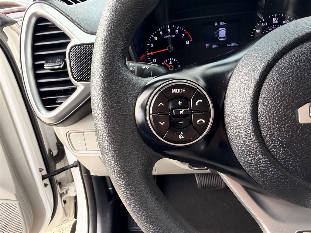 2022 Kia Soul LX White at Superior Kia