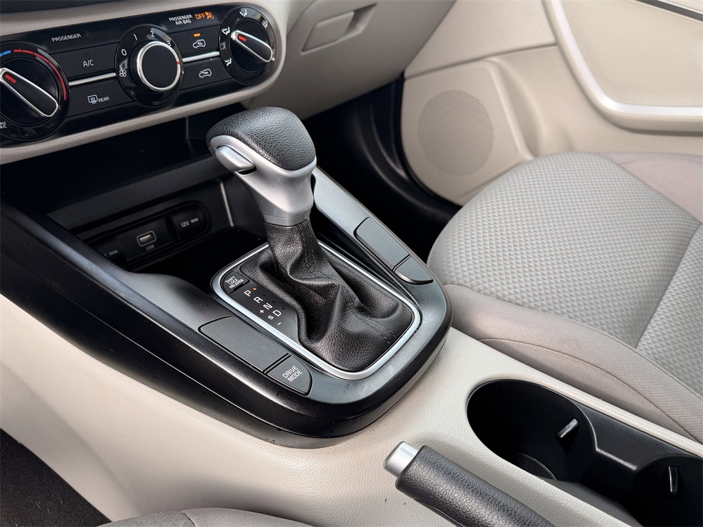 2022 Kia Soul LX White at Superior Kia