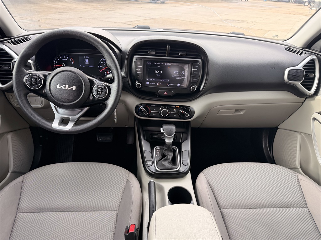 2022 Kia Soul LX White at Superior Kia