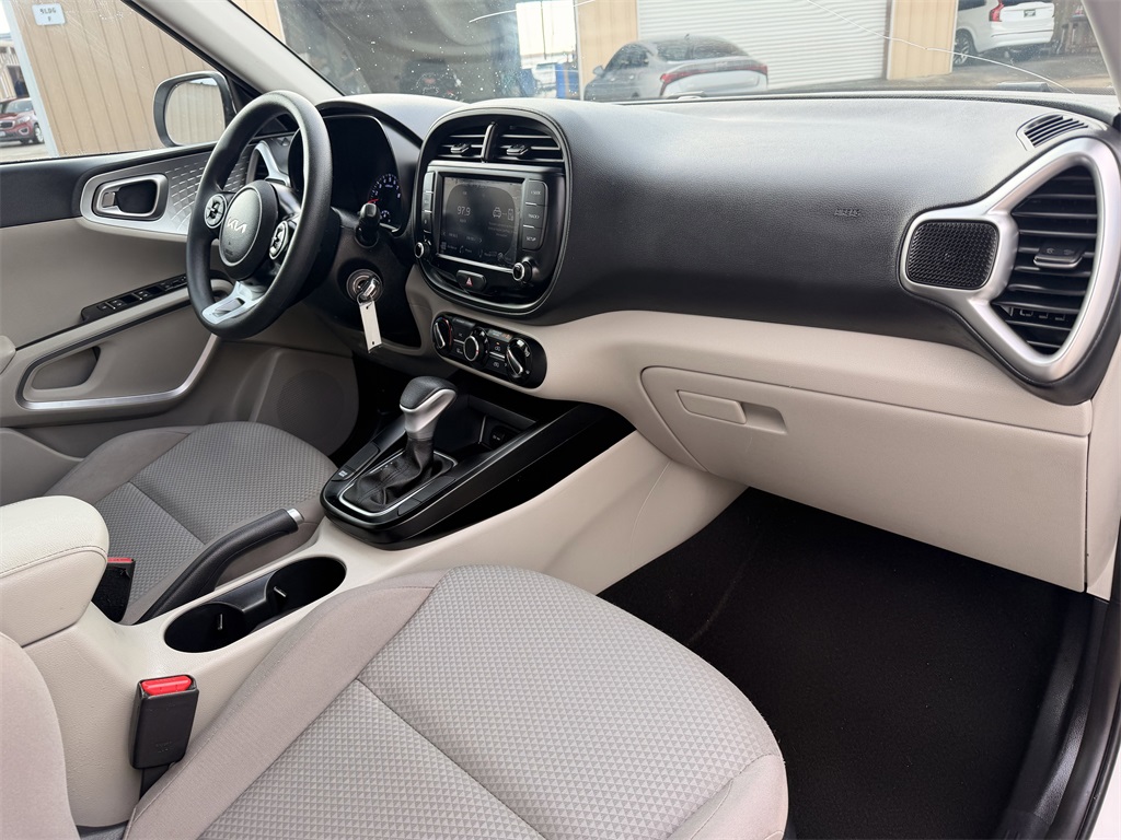 2022 Kia Soul LX White at Superior Kia