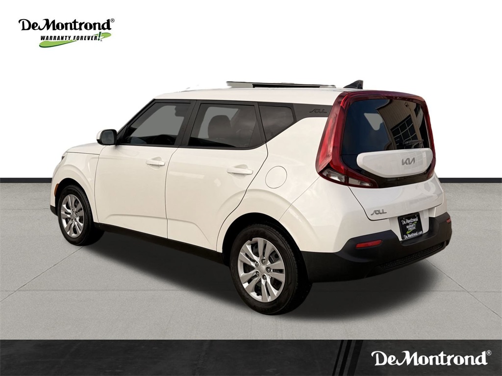 2022 Kia Soul LX White at Superior Kia