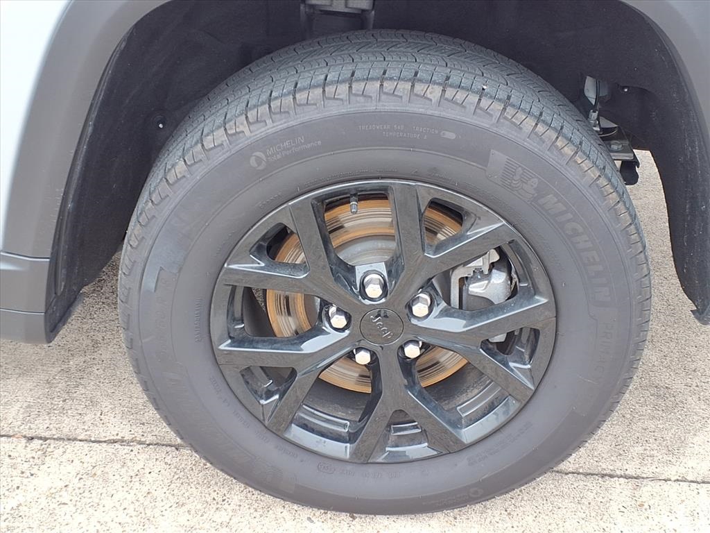 2024 Jeep Grand Cherokee L Altitude Silver at Don McGill Toyota