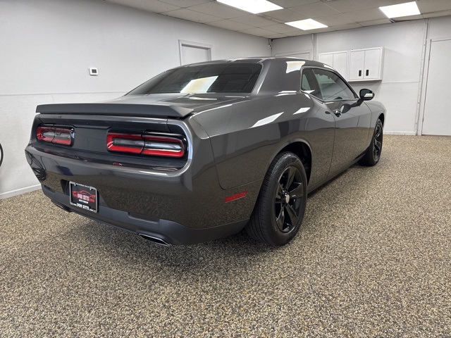 2016 Dodge Challenger SXT photo 4