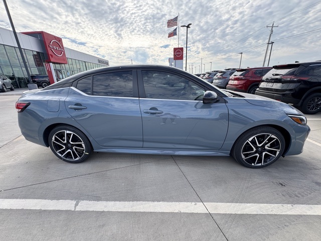 2025 Nissan Sentra SR photo 5