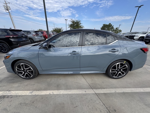 2025 Nissan Sentra SR photo 9