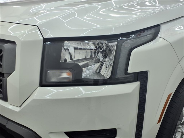 2022 Nissan Frontier SV - 7