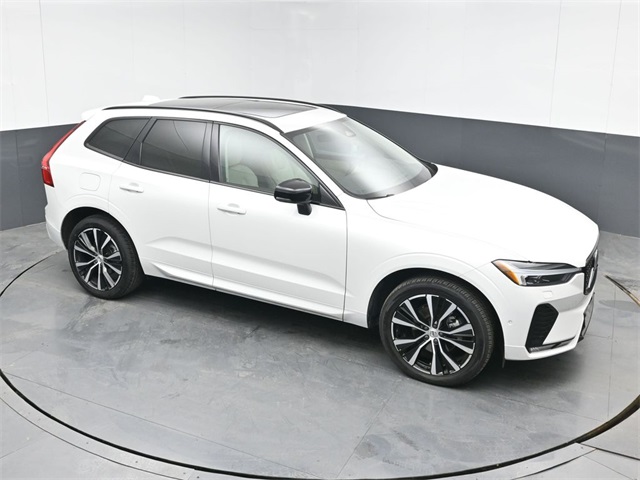 2024 Volvo XC60 B5 Plus Dark Theme AWD