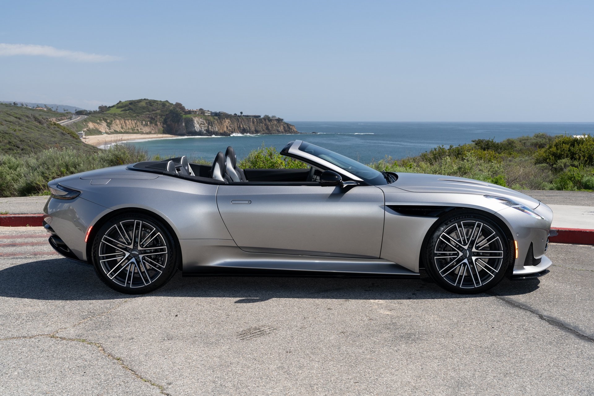 Aston Martin 2025 DB12 